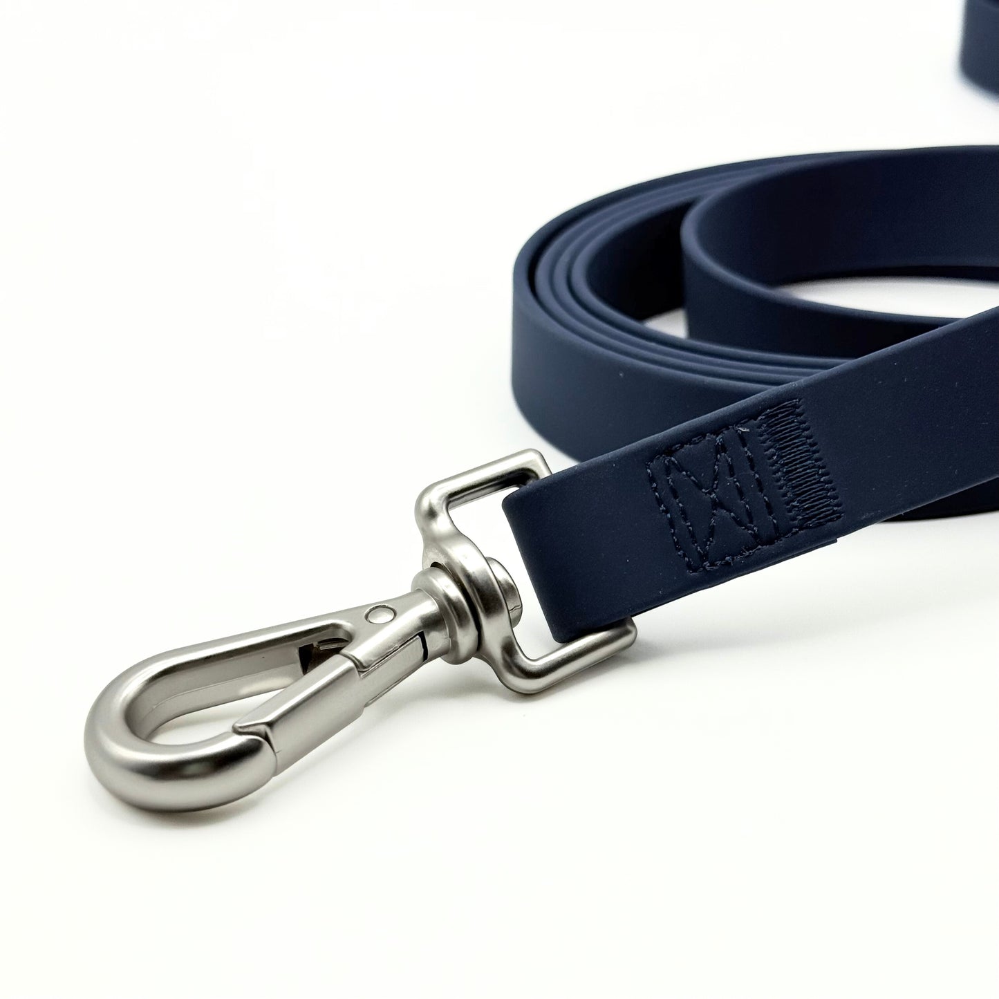 Ready-for-Anything Waterproof Leash (Navy)